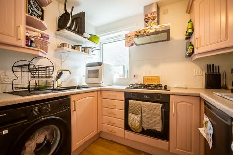 2 bedroom bungalow for sale, Tay Close, Chatham