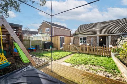 2 bedroom bungalow for sale, Tay Close, Chatham