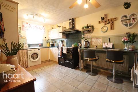4 bedroom semi-detached house for sale, Thurston Court, Felixstowe