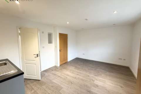 Studio to rent, London N11