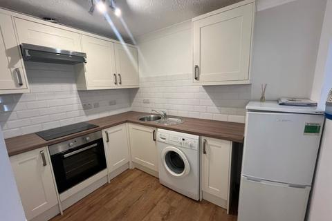 2 bedroom ground floor flat to rent, Caterham