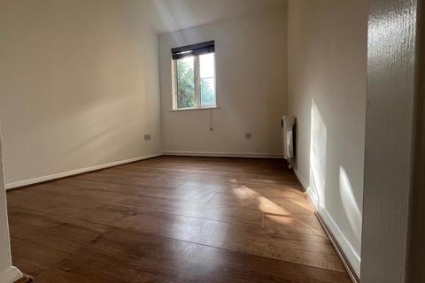 2 bedroom ground floor flat to rent, Caterham