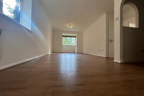 2 bedroom ground floor flat to rent, Caterham