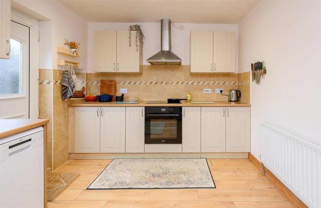 Kitchen / dining