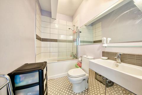 2 bedroom flat to rent, St Ann's Hill, Wandsworth, SW18