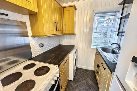 3 bedroom flat to rent, Glencroft Road, Glasgow G44