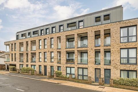 2 bedroom flat for sale, Brighton Road, Surbiton KT6