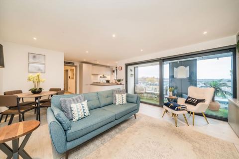 2 bedroom flat for sale, Brighton Road, Surbiton KT6