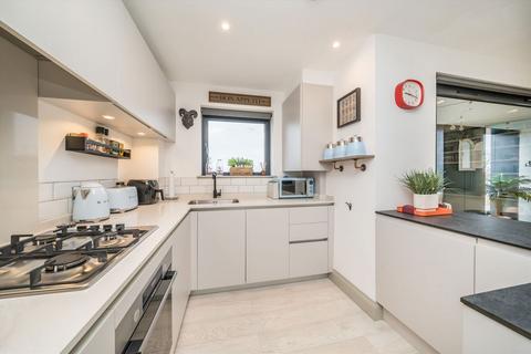 2 bedroom flat for sale, Brighton Road, Surbiton KT6