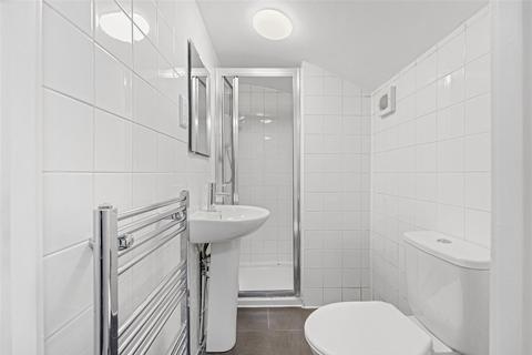 Studio to rent, Belgrave Road, London SW1V