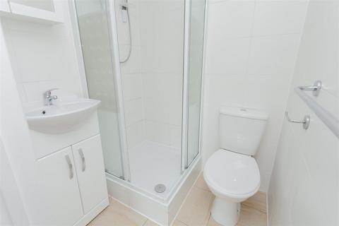 1 bedroom flat to rent, Cheniston Gardens, London W8