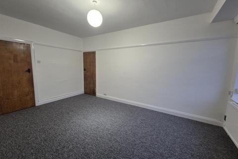 2 bedroom flat to rent, Knighton Church Road, Stoneygate