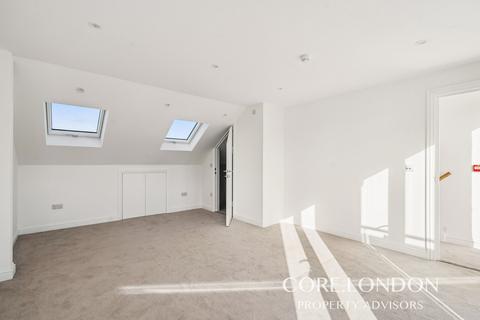 3 bedroom apartment to rent, Bendemeer Road, Putney, SW15