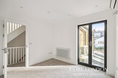 3 bedroom apartment to rent, Bendemeer Road, Putney, SW15