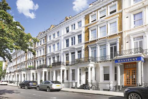 Studio to rent, Collingham Place, London SW5