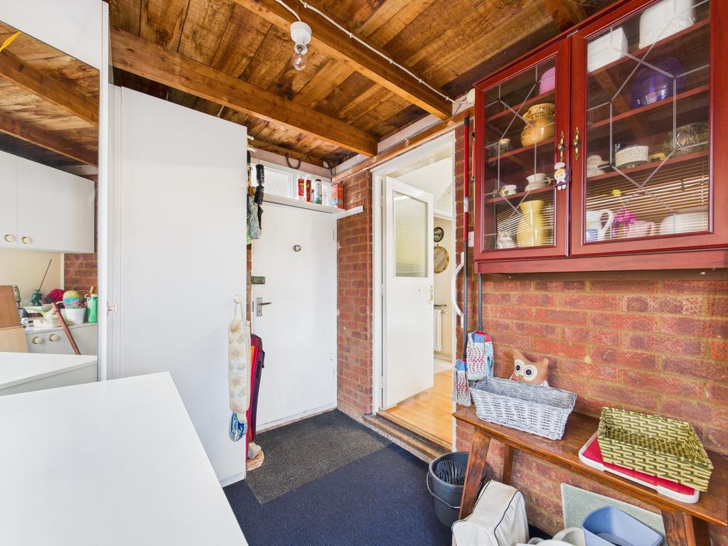 Cam01354 g0 pr0626 still009