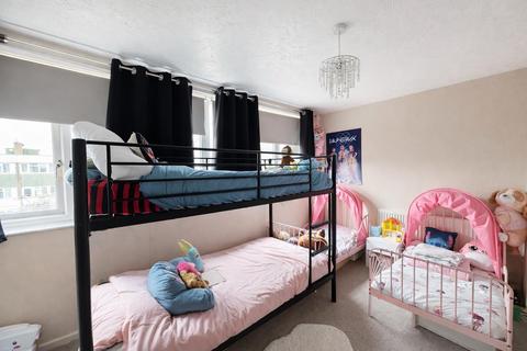 2 bedroom maisonette to rent, Armeston , Sheephouse Way, KT3