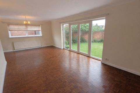 4 bedroom detached house to rent, Lucerne Close, Woking GU22