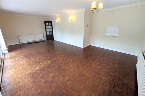 4 bedroom detached house to rent, Lucerne Close, Woking GU22