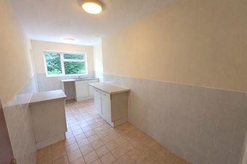 4 bedroom detached house to rent, Lucerne Close, Woking GU22