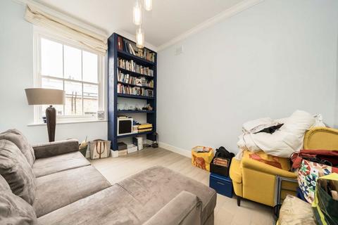 2 bedroom flat to rent, Camden Road, London NW1