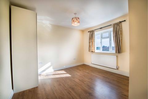 3 bedroom apartment for sale, Reddington Drive, Slough, SL3
