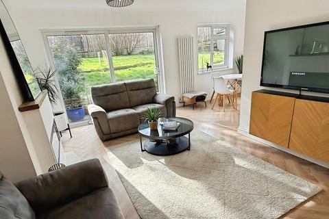 3 bedroom semi-detached house for sale, Kendrick Drive, Oadby, Leicester, LE2