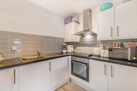 2 bedroom flat to rent, Brompton Park Crescent, London SW6