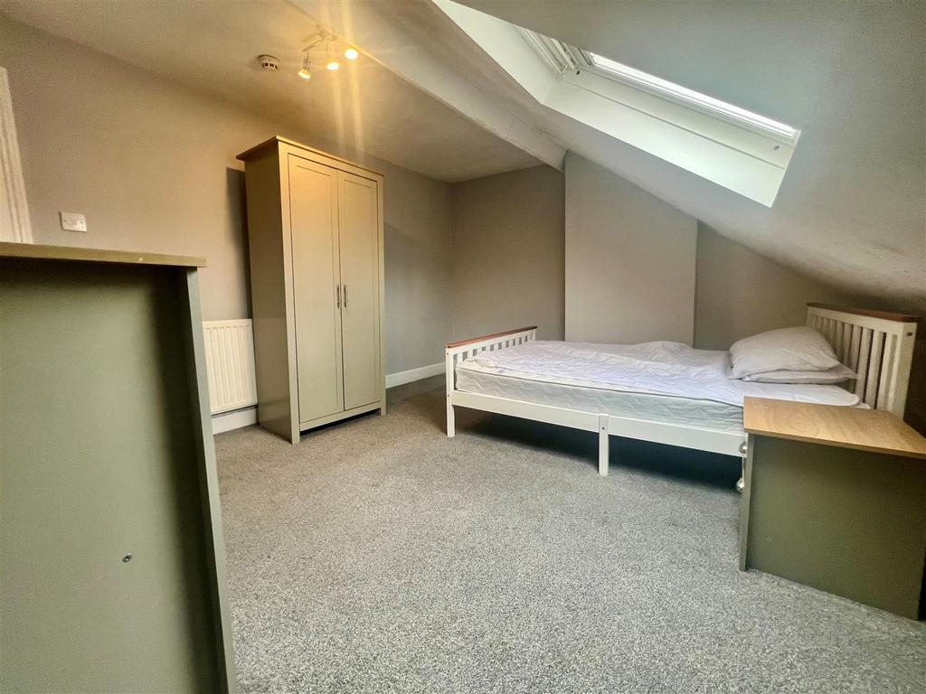 Room 5.jpg