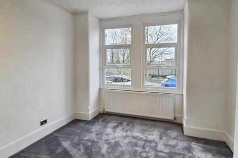 2 bedroom flat to rent, Algernon Road, Hendon, London