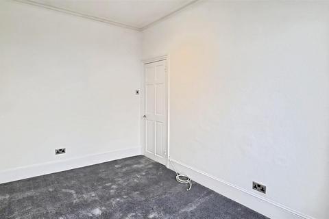 2 bedroom flat to rent, Algernon Road, Hendon, London