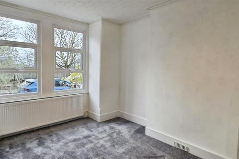 2 bedroom flat to rent, Algernon Road, Hendon, London