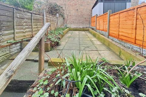 2 bedroom flat to rent, Algernon Road, Hendon, London