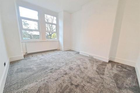 2 bedroom flat to rent, Algernon Road, Hendon, London