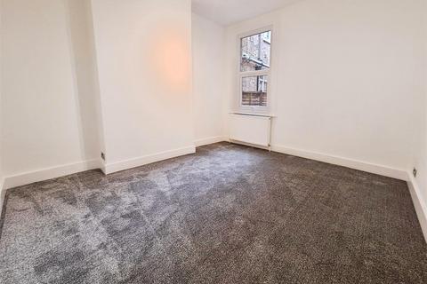 2 bedroom flat to rent, Algernon Road, Hendon, London