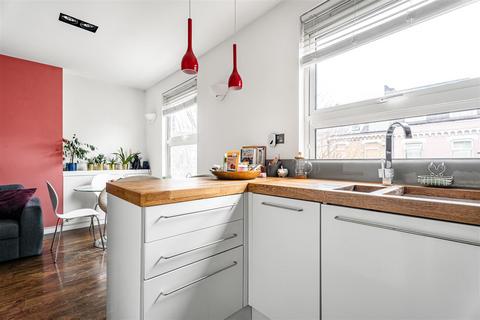 2 bedroom flat for sale, St Julians Road, London