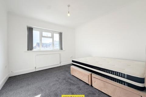 3 bedroom detached house to rent, Kenilworth Road Luton LU1 1DQ
