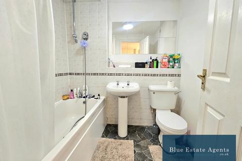 1 bedroom flat for sale, Old Park Mews, Hounslow, TW5
