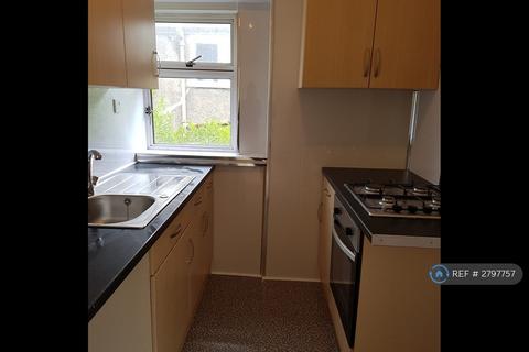 3 bedroom flat to rent, Chirnside Road, Glasgow, G52
