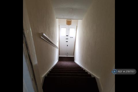 3 bedroom flat to rent, Chirnside Road, Glasgow, G52