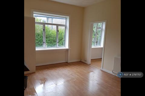 3 bedroom flat to rent, Chirnside Road, Glasgow, G52