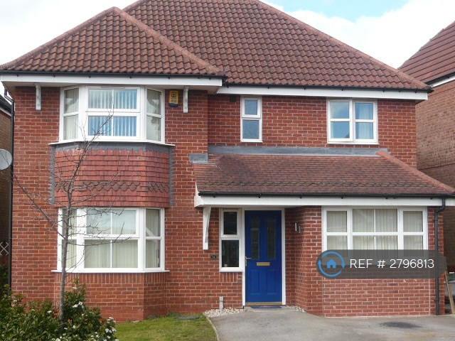 Big Detached, Private Parking, Nice Garden, Shed