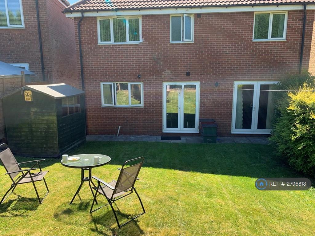 Large Private Garden With Furniture And Bikestore