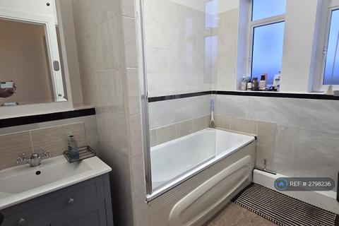 2 bedroom flat to rent, Lee Terrace, London, SE3