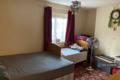 2 bedroom flat to rent, High Road, London, NW10