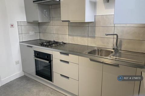 2 bedroom flat to rent, High Road, London, NW10