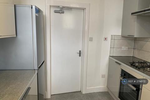 2 bedroom flat to rent, High Road, London, NW10