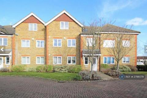 2 bedroom flat to rent, Kempton Avenue, Sunbury-On-Thames, TW16