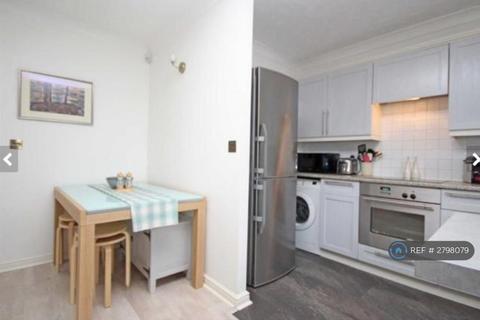 2 bedroom flat to rent, Kempton Avenue, Sunbury-On-Thames, TW16