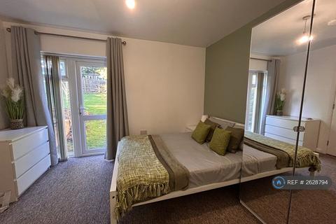 1 bedroom in a house share to rent, Deeds Grove, High Wycombe, HP12